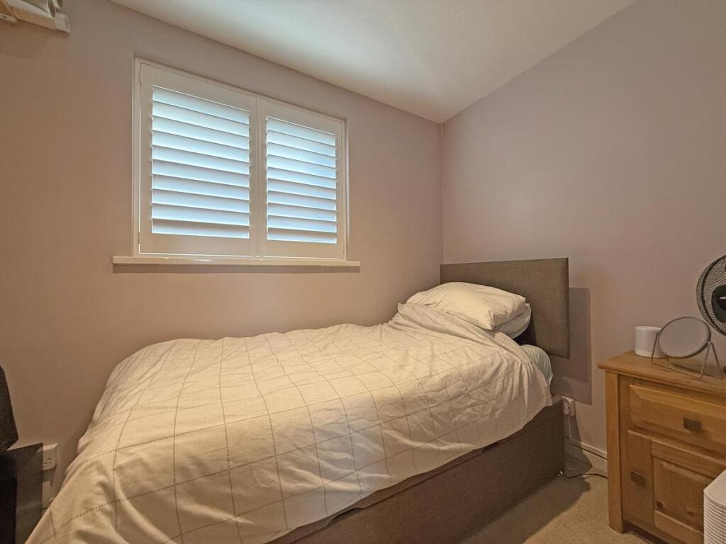 Edwards Close 27 - Bed 3.jpg