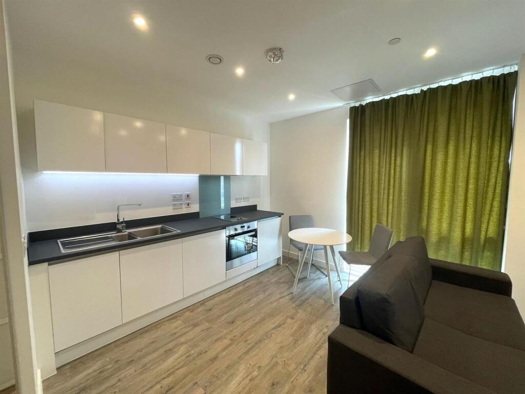 Kitchen Pic 2.jpg
