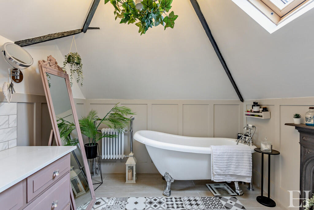 8648598-interiorW...