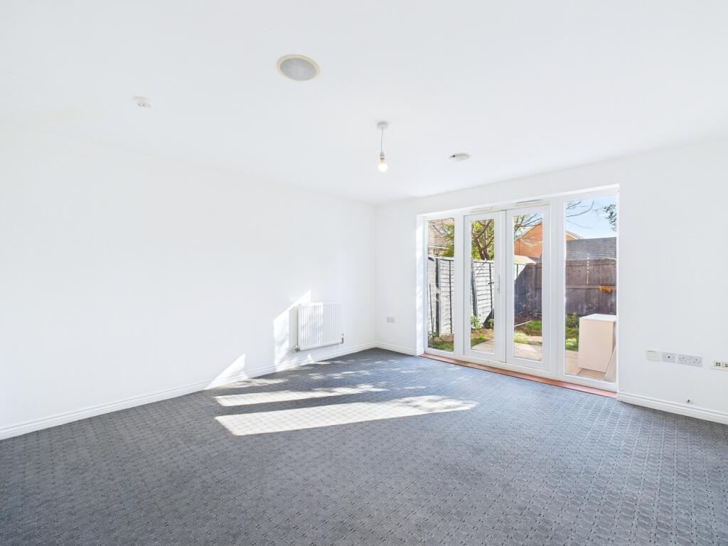 CAM01909G0-PR0391-STILL004