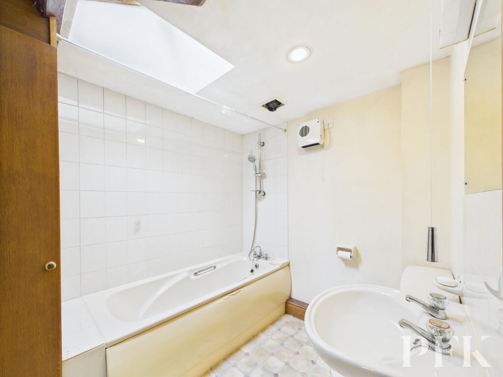 Swinburn Barn - Ensuite Bathroom