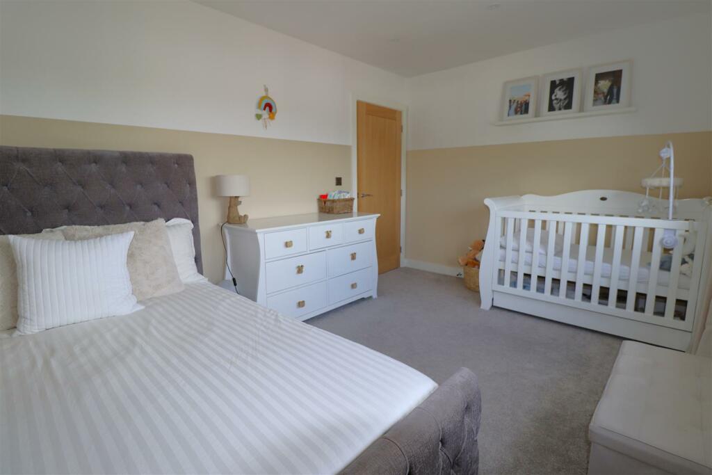 Bedroom3 (3).JPG