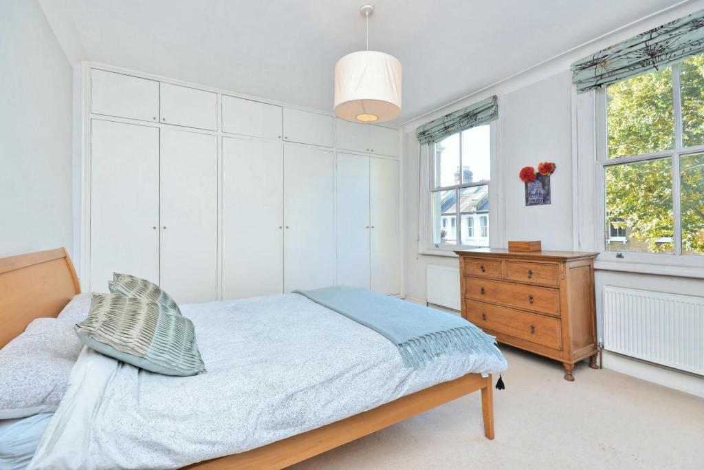 First Floor 15'11 Bedroom