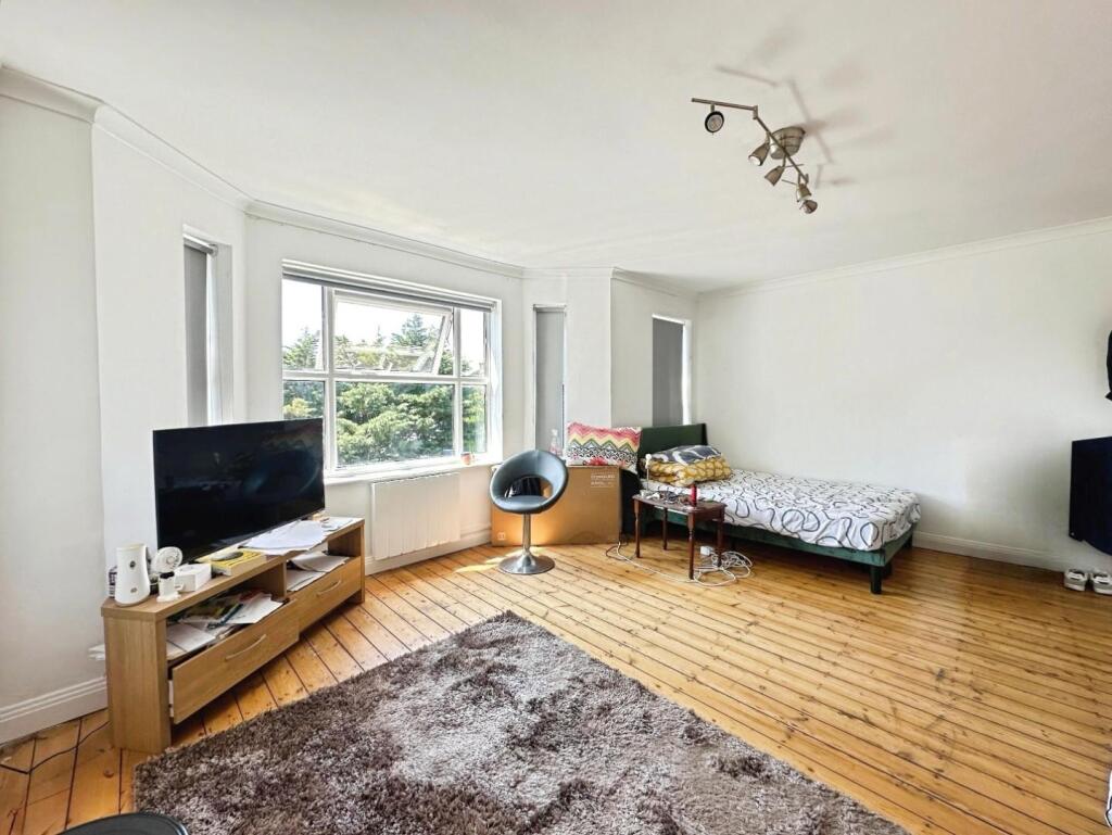 LivingRoom2.jpg