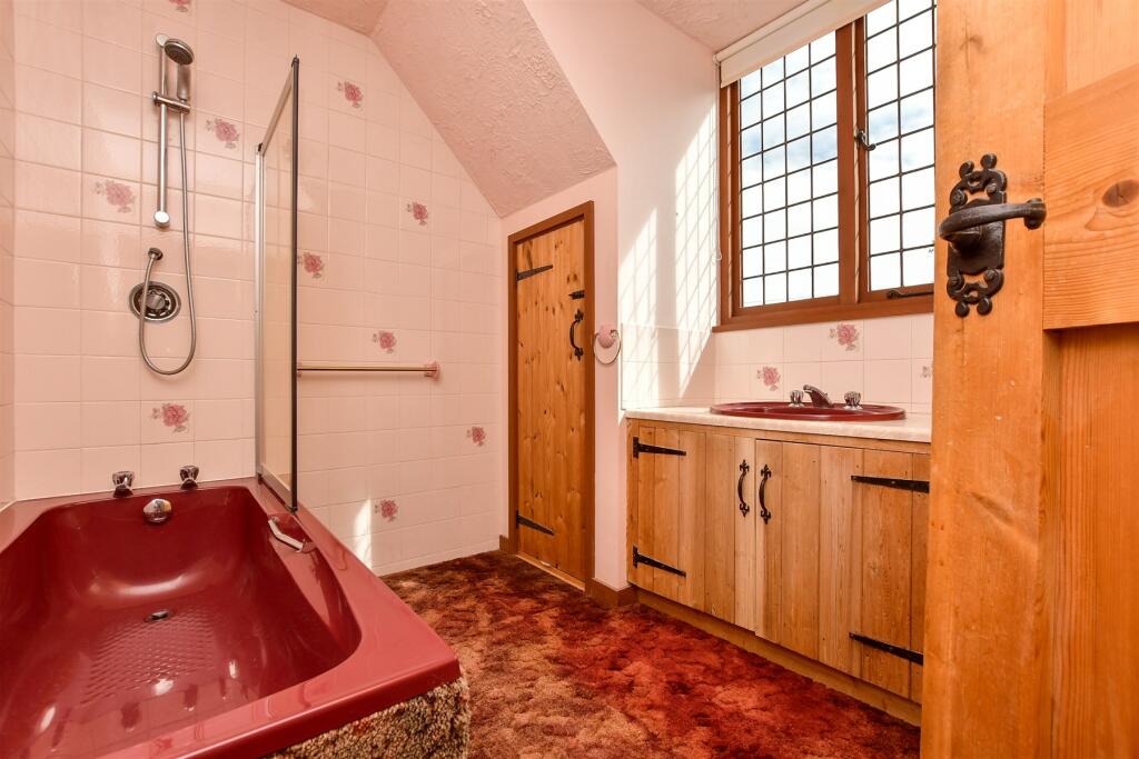 En-Suite Bathroom