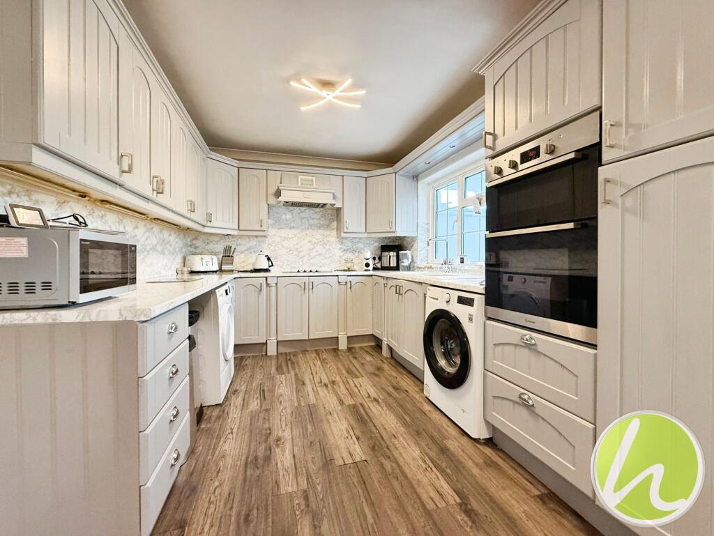 Kitchen/ Dining Room