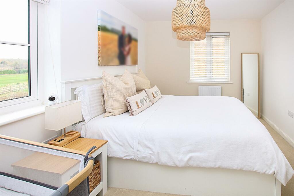 Ramfield Crescent Bedroom 1_1.jpg