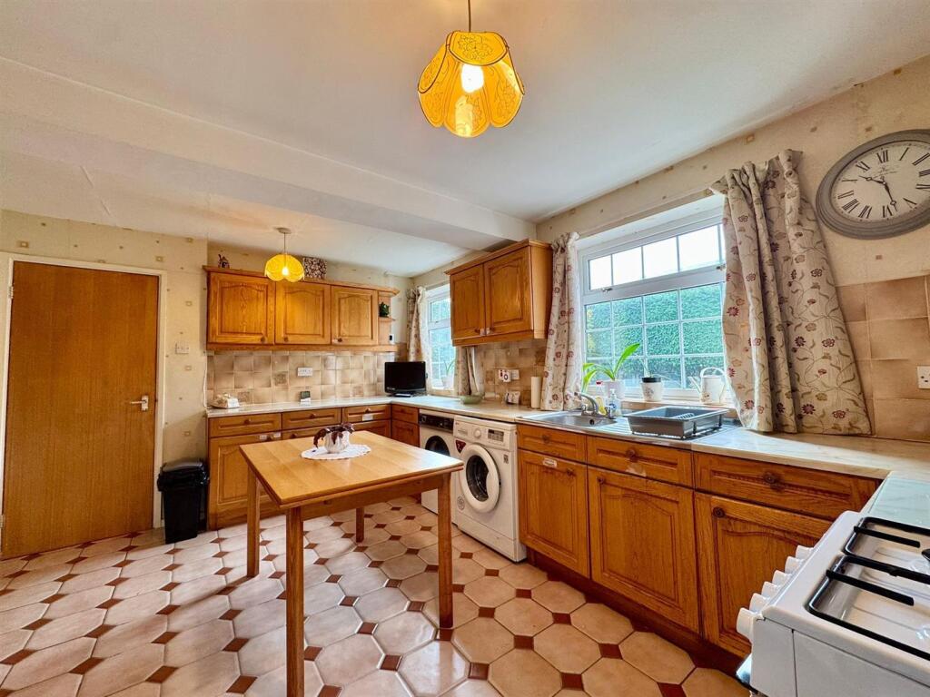Kitchen (2).jpg