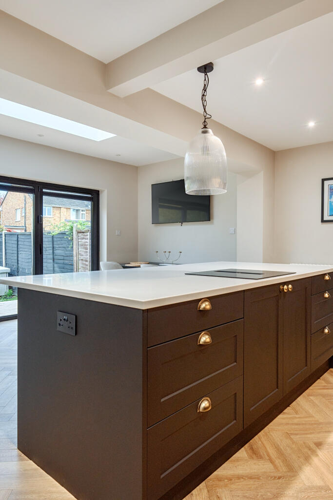 137608018690b27c949302