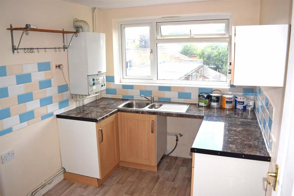 70a Kitchen.jpg