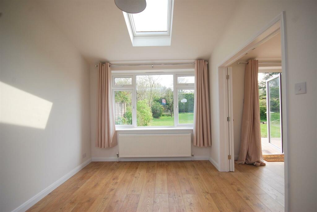 dining area 1.jpg