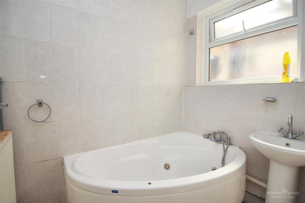 Ground Floohttps://login2.vebraalto.com/#r Bathroo