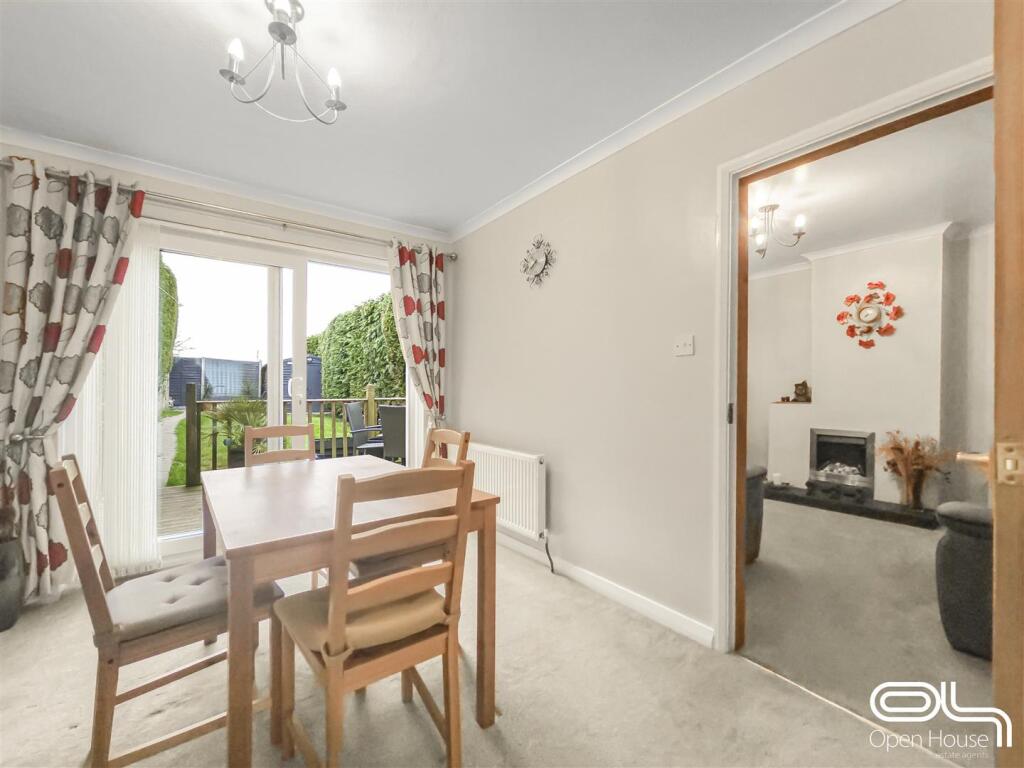 Peregrine Close, Winshill (9).jpg