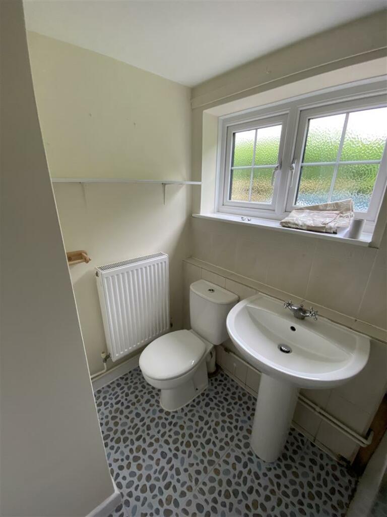 2 Wisdom Lane Bathroom 1.jpg
