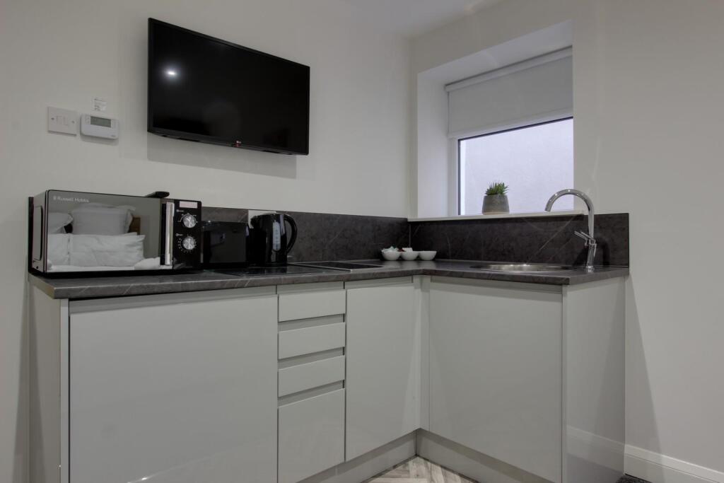 Flat 2 Lounge/Bedroom/Kitchenette