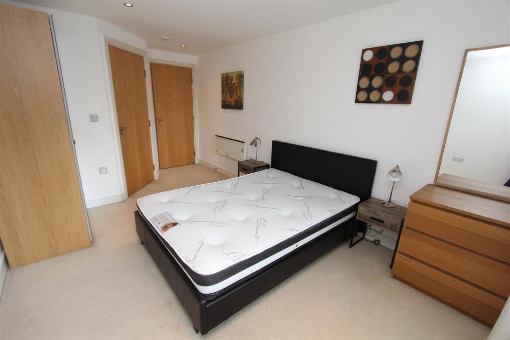 Bed1.JPG