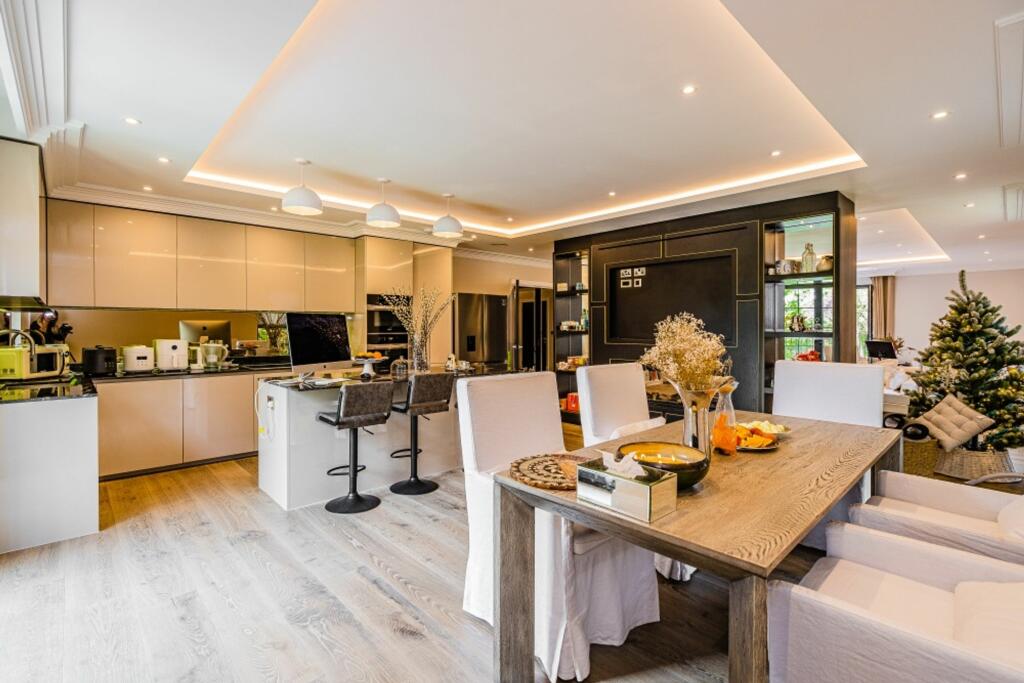 Kitchen/Reception