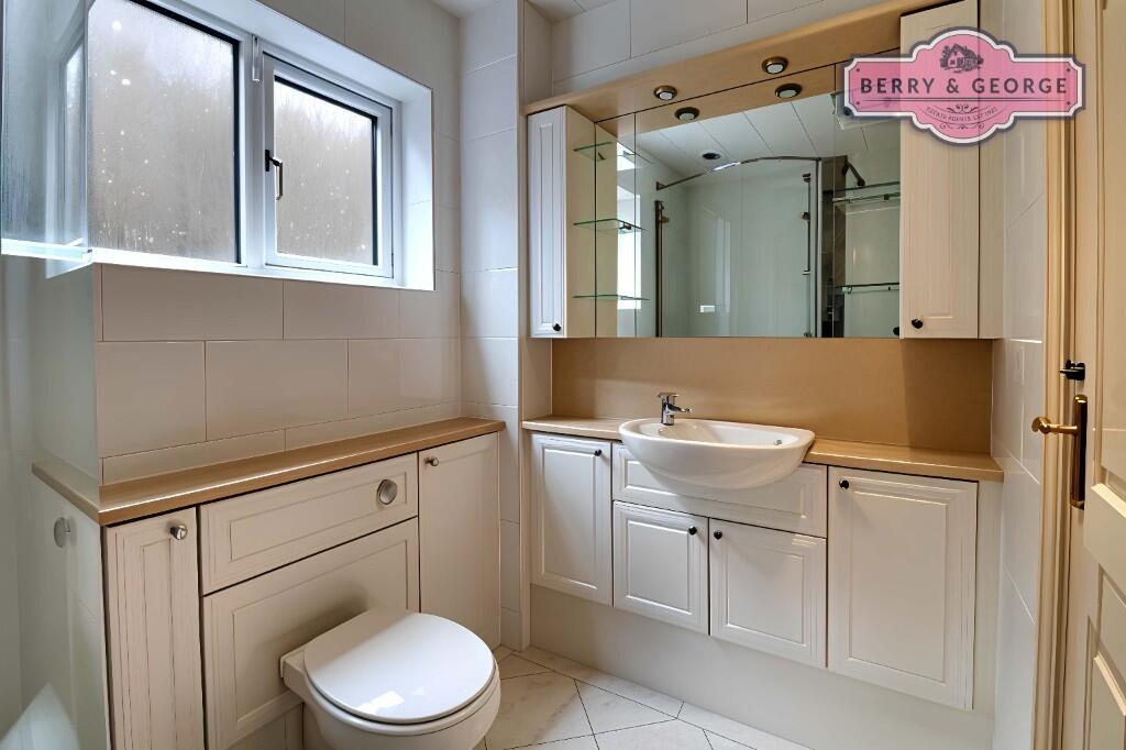 FAMILY SHOWER ROOM