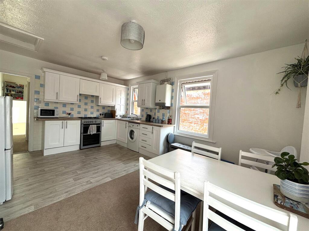 kitchen 4.jpg