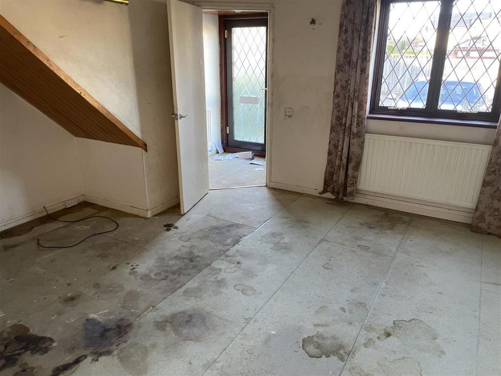 Sitting room to hall .JPG