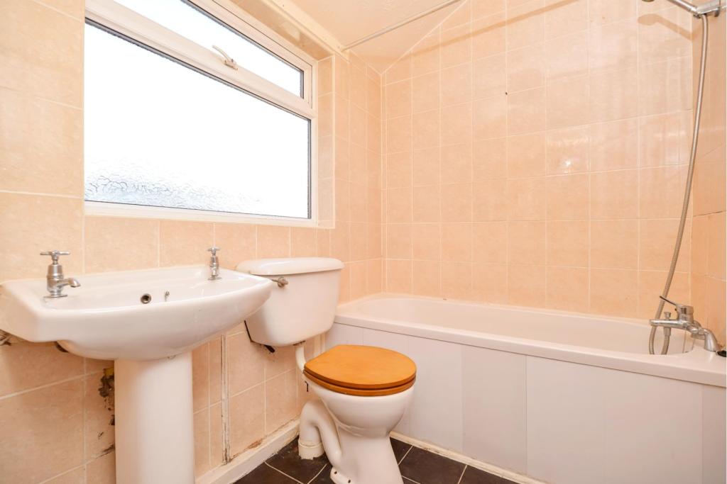 Downstairs Bathroom