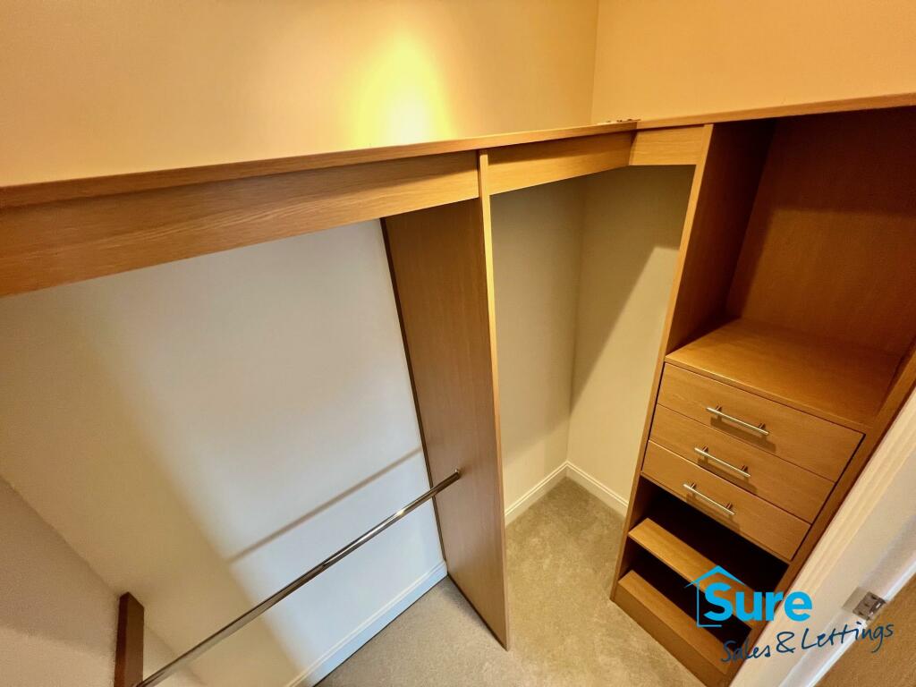 Walk in wardrobe 