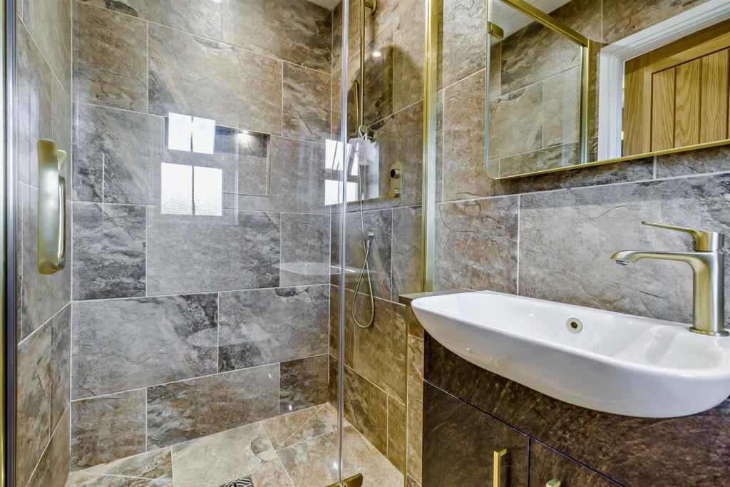 En Suite Shower Room