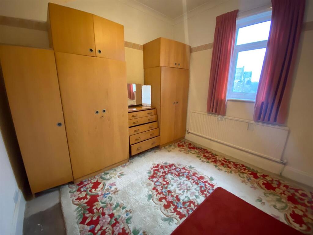 bed 2.jpg
