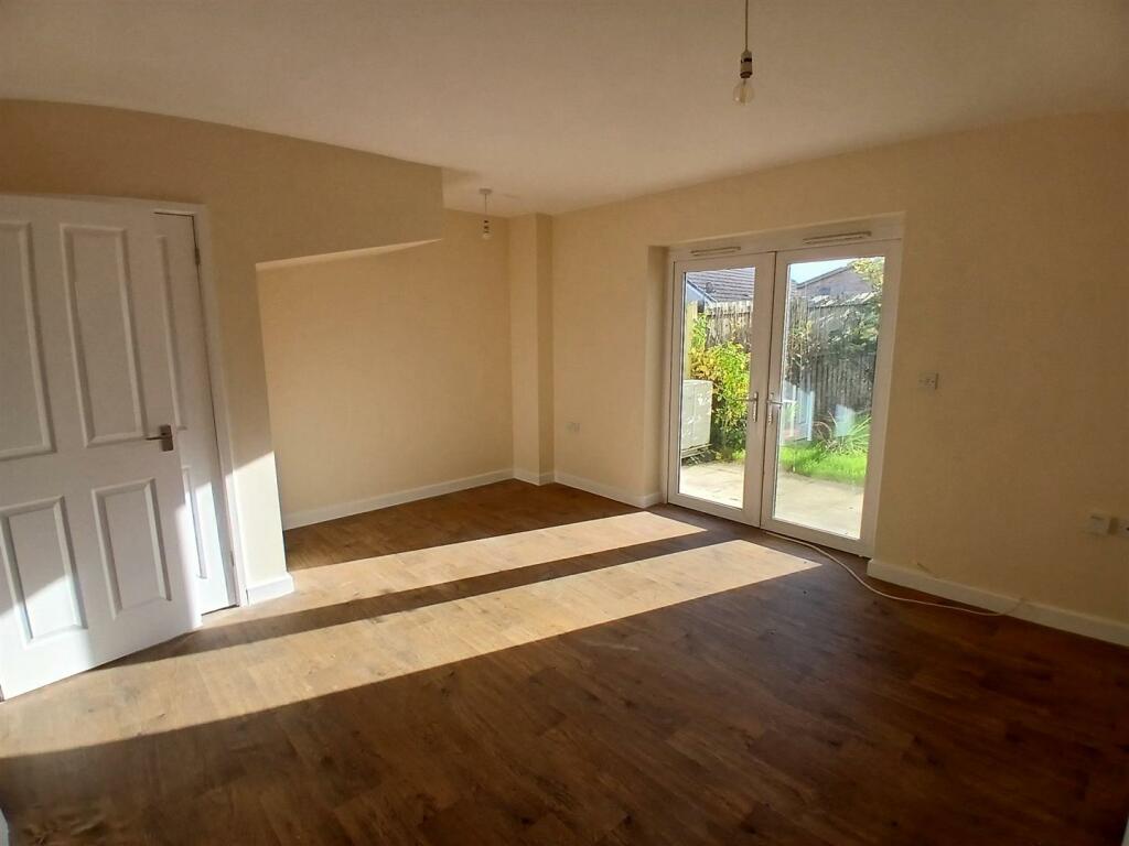 Living Room 8.jpg