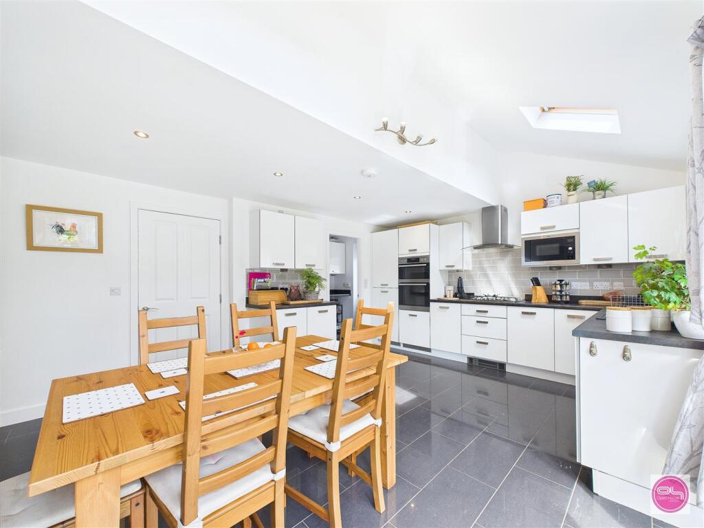 Henley Grove, Church Gresley (13).jpg