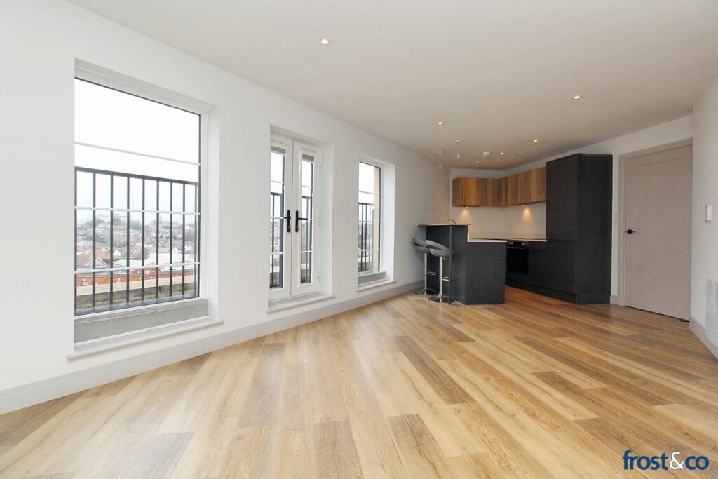 Lounge Juliet Balcony