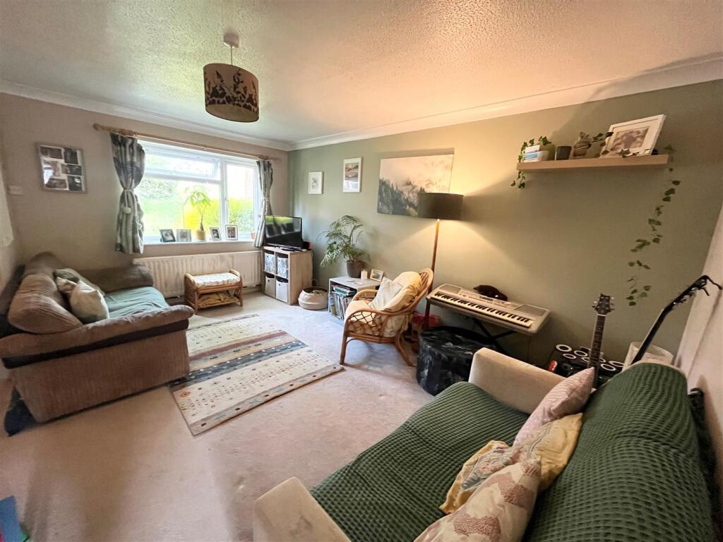 3. Lounge.jpg