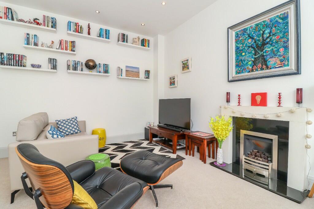 Sitting/dining room