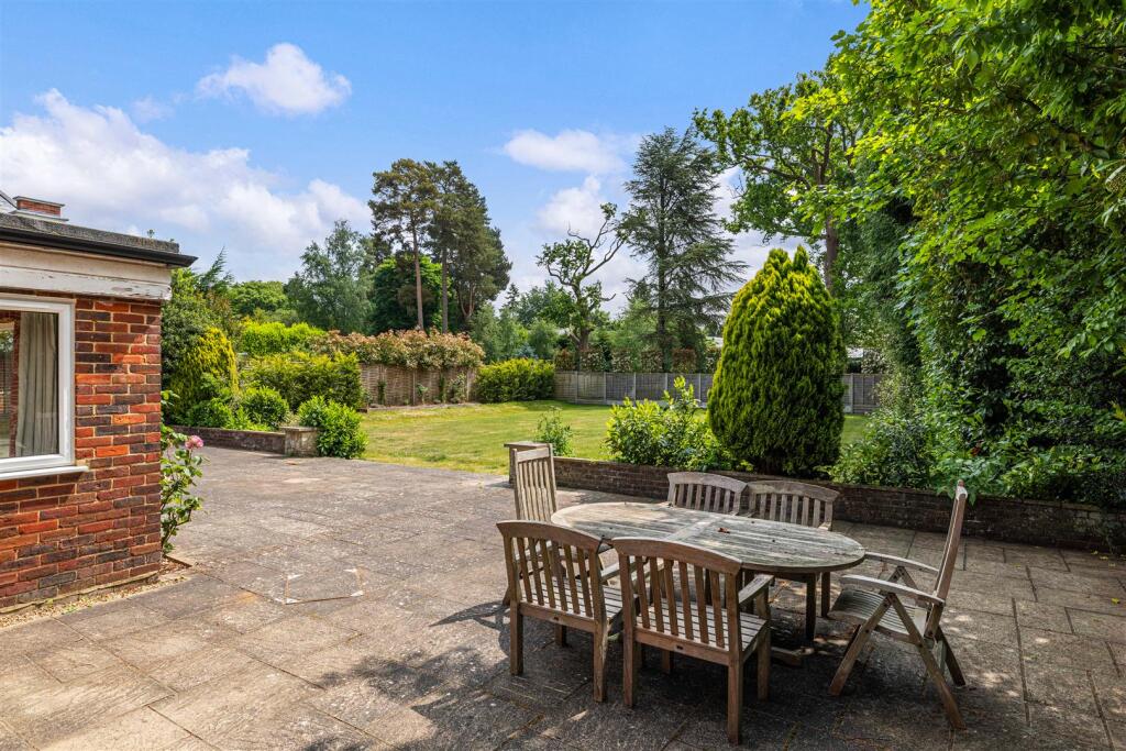 Bonners, Mark Way, GU7 2BW-8.jpg