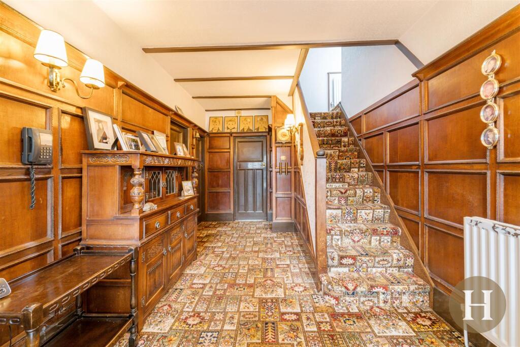 Entrance Porch/ Hallway