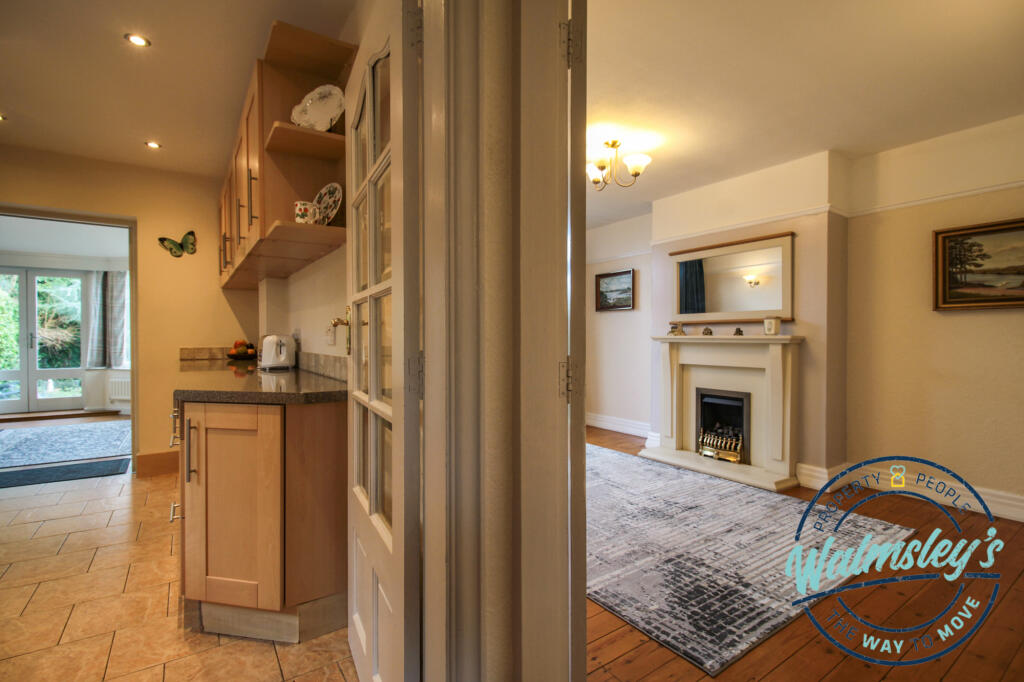Hallway to kitchen and rear sitting room