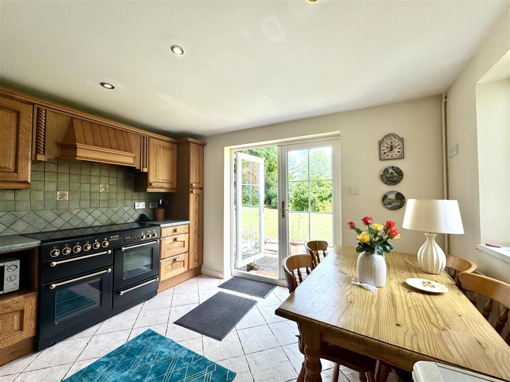 KITCHEN/BREAKFAST ROOM