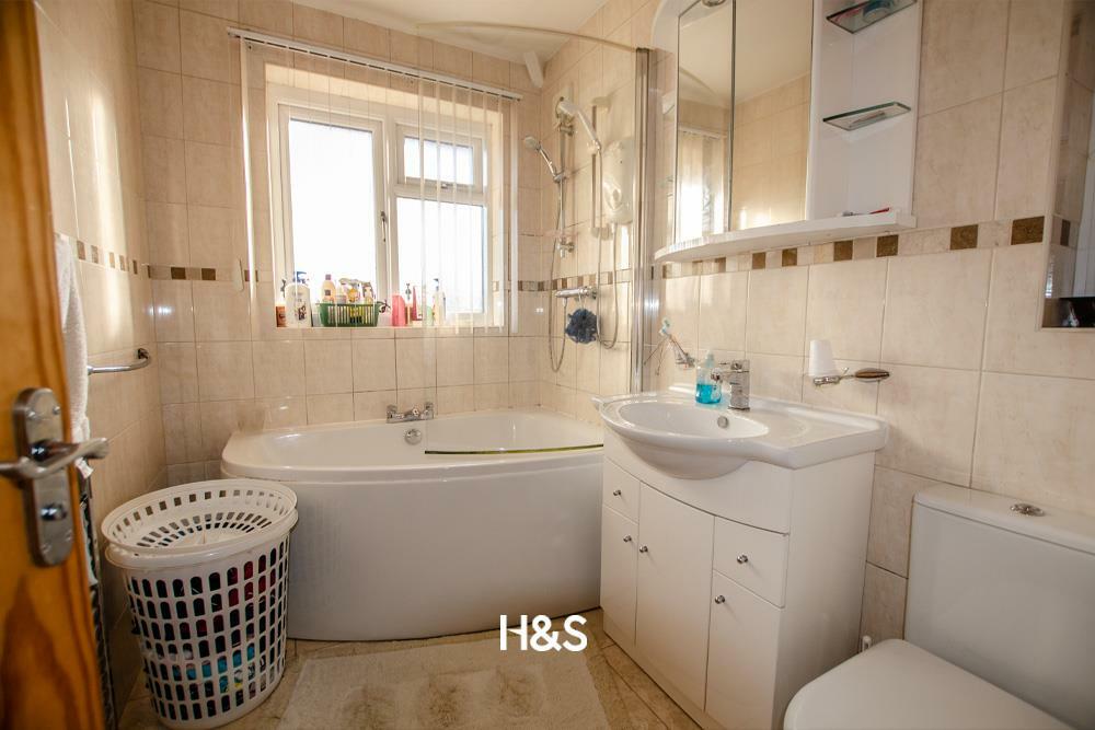 1685 coventry road bathroom.jpg