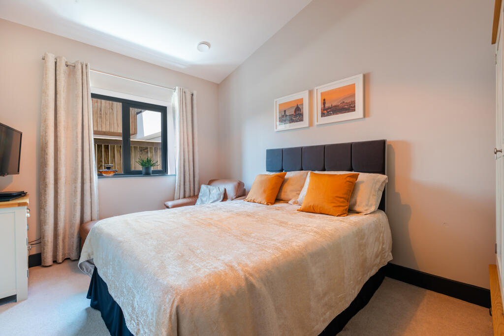 A29 - Brixton, Reeves House - 250618