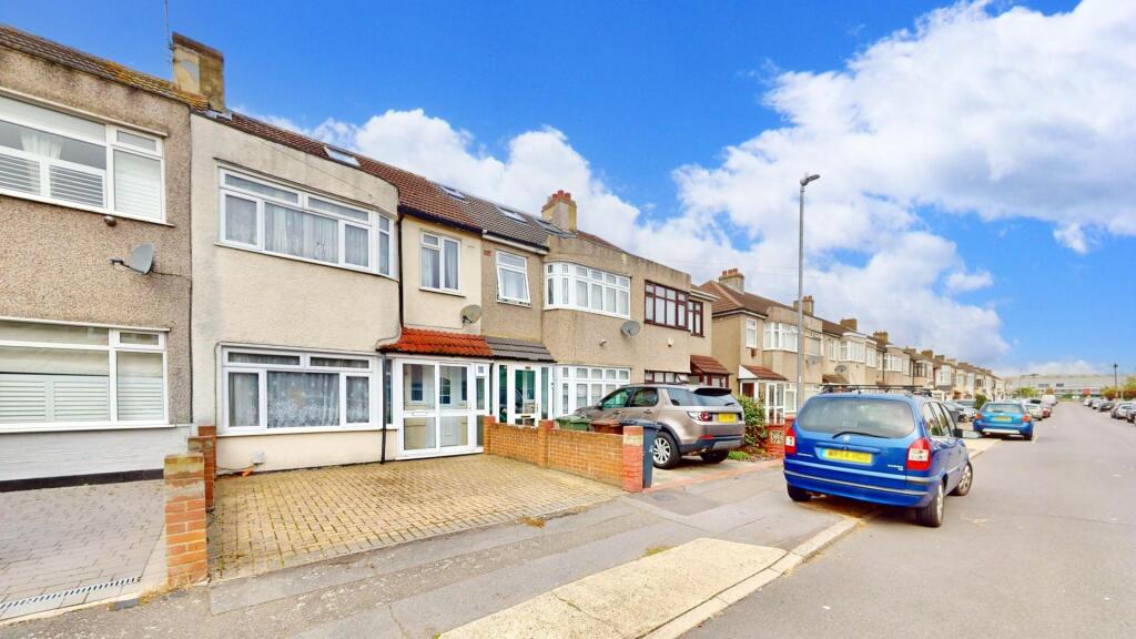 27-Warley-Avenue-10092025_165209.jpg