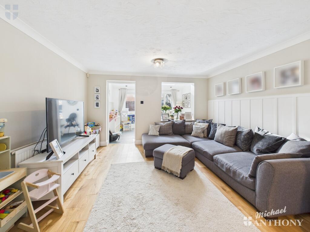 CAM03852G0-PR0206-STILL007