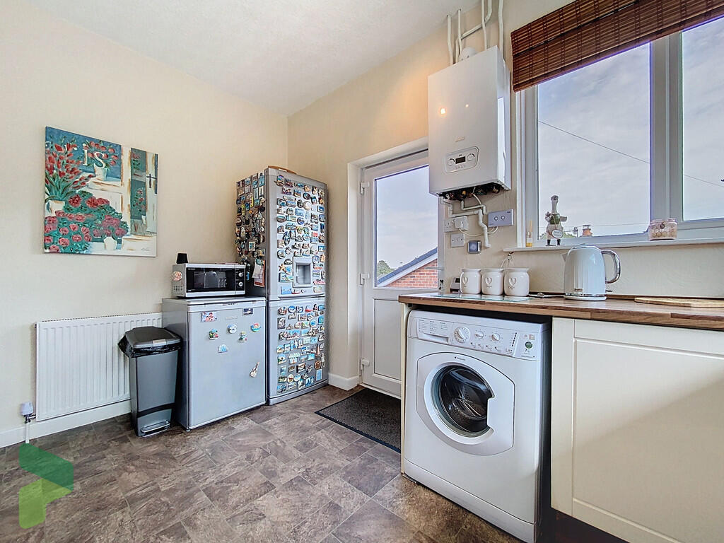 Fully Fitted Kitc...