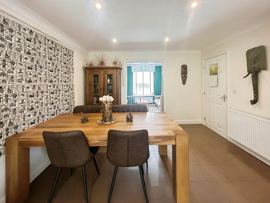 298e412b-WhatsApp...