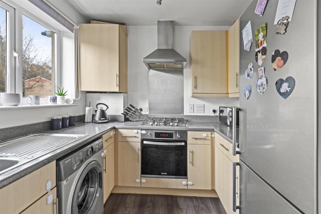 118 St Hughs Ave, HP13 7TZ-9.jpg