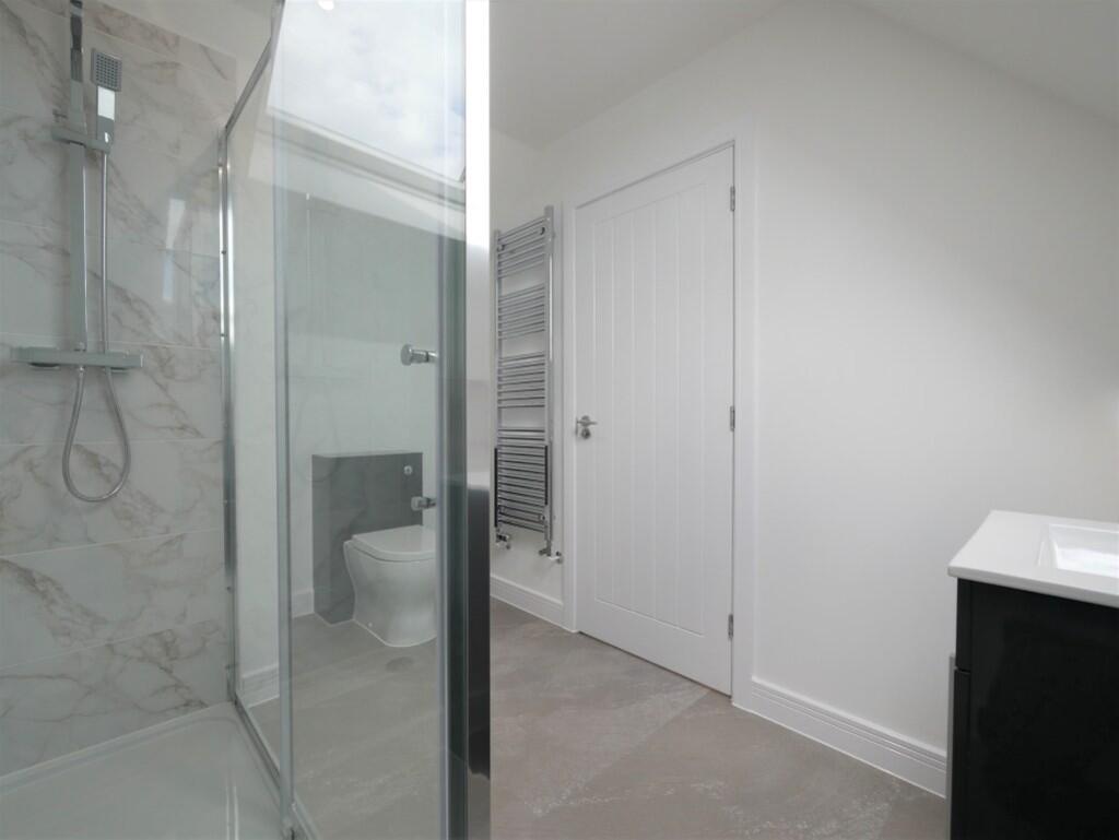 PRINCIPAL BEDROOM...
