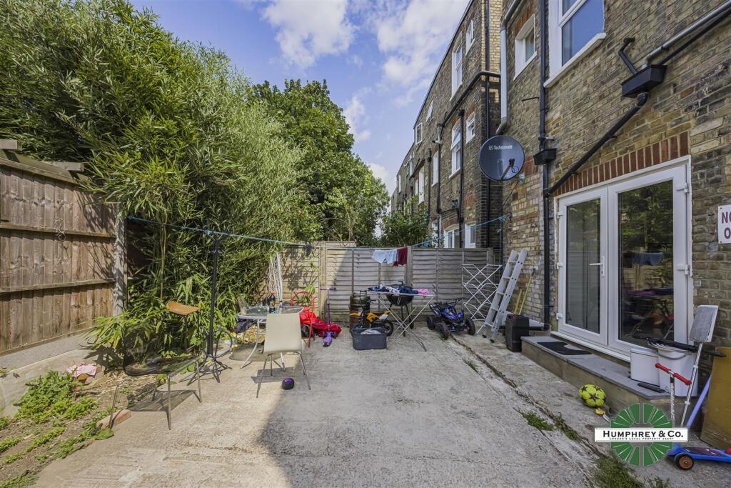 Flat 2 17 Mount Pleasant Road -011.jpg