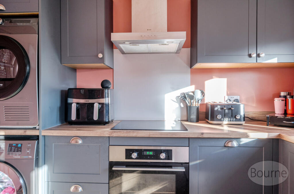 eb3819fe-0985-435...