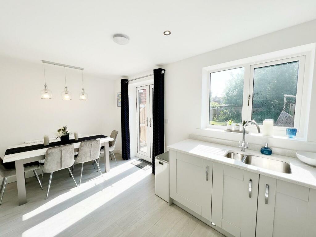 Kitchen Diner pic 6.jpg