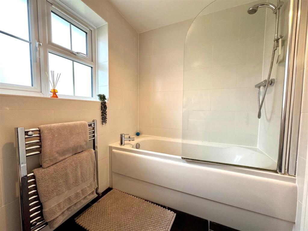 bathroom 2.jpg