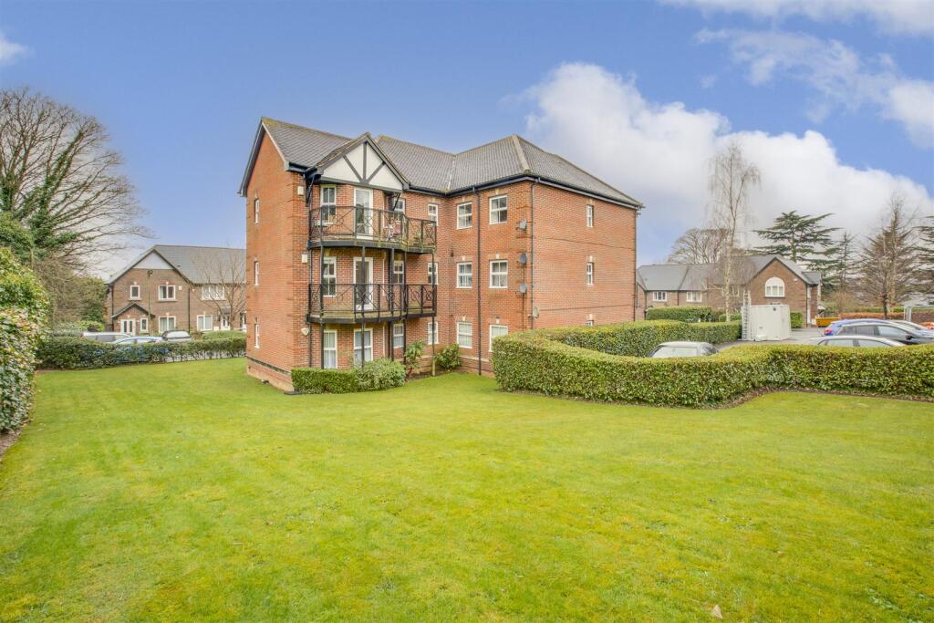 15 West View, Shrubbery Close, HP13 6FW-12.jpg